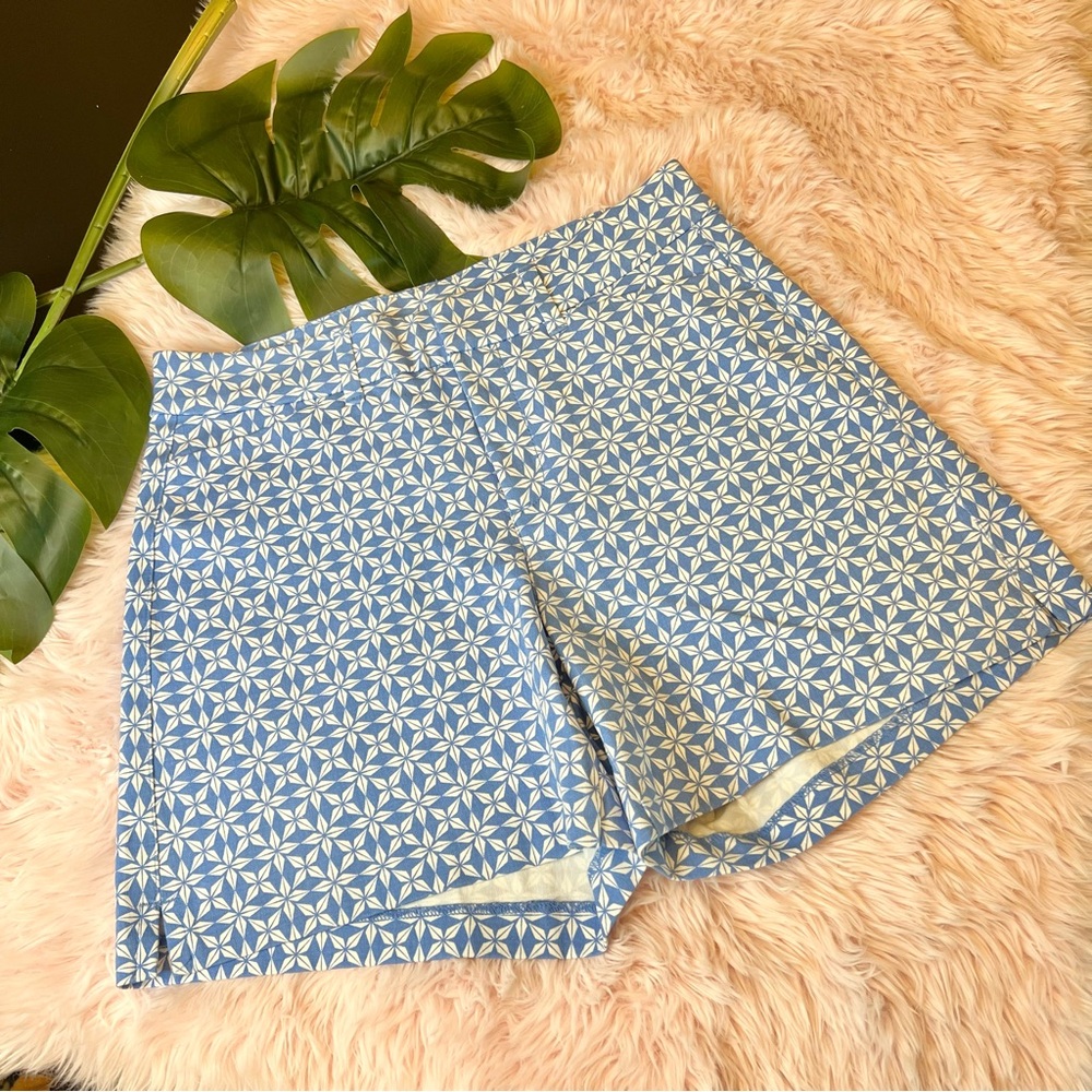 Old Navy Blue White Pinwheel Geo HighRise Chino Pixie Shorts Sz 4 Stretch Preppy